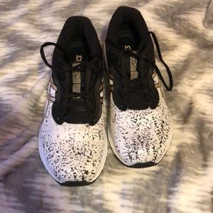 ASICS Gel Pulse 11 black/white/gold sneakers